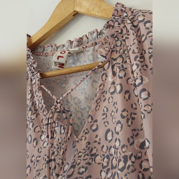 Anthropologie Dolan Ladies Size Medium Dusty Pink Leopard Print Blouse - Picture 2 of 7